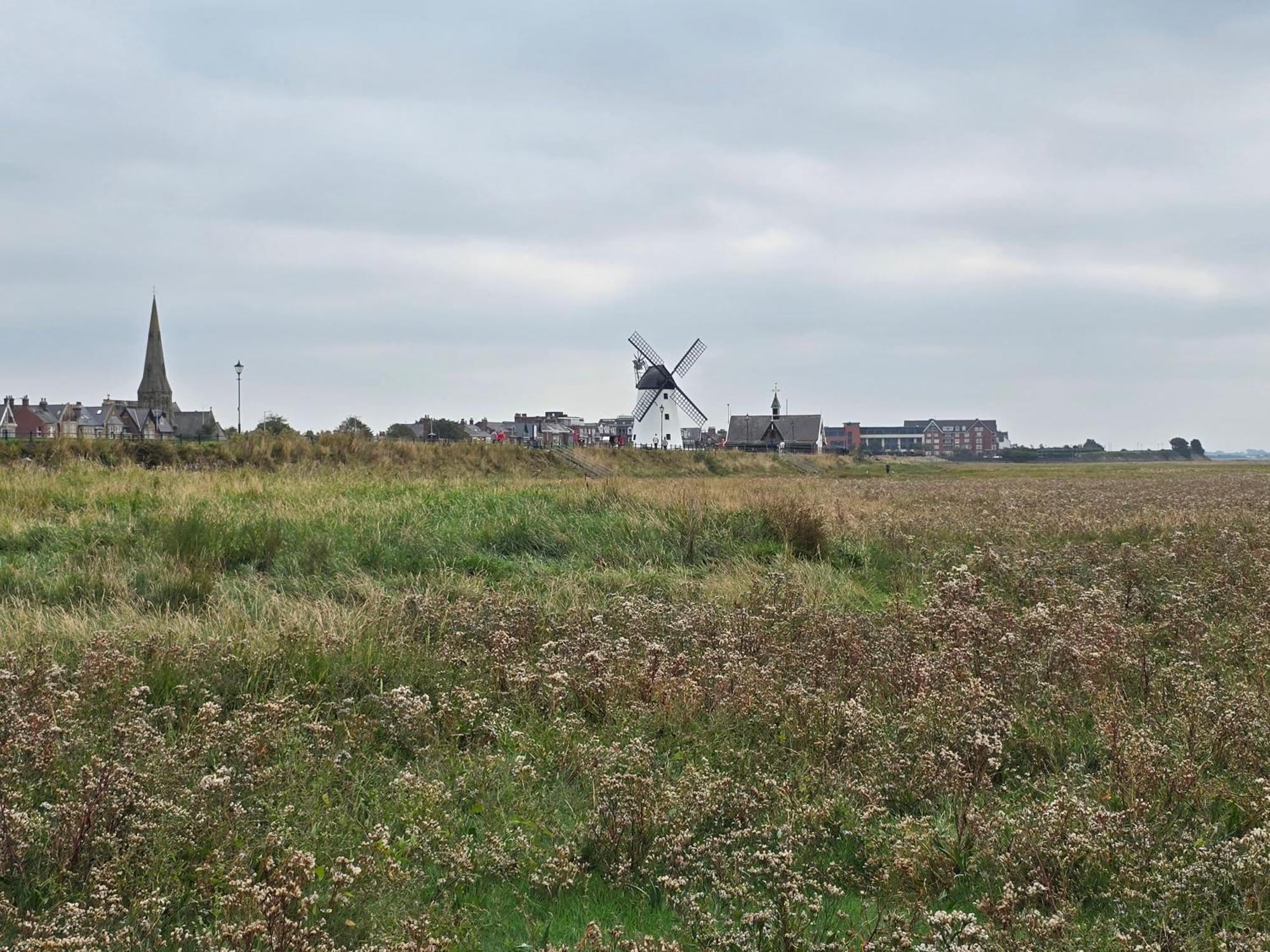 Windmill House Lytham Apartment Lytham St Annes Exterior photo